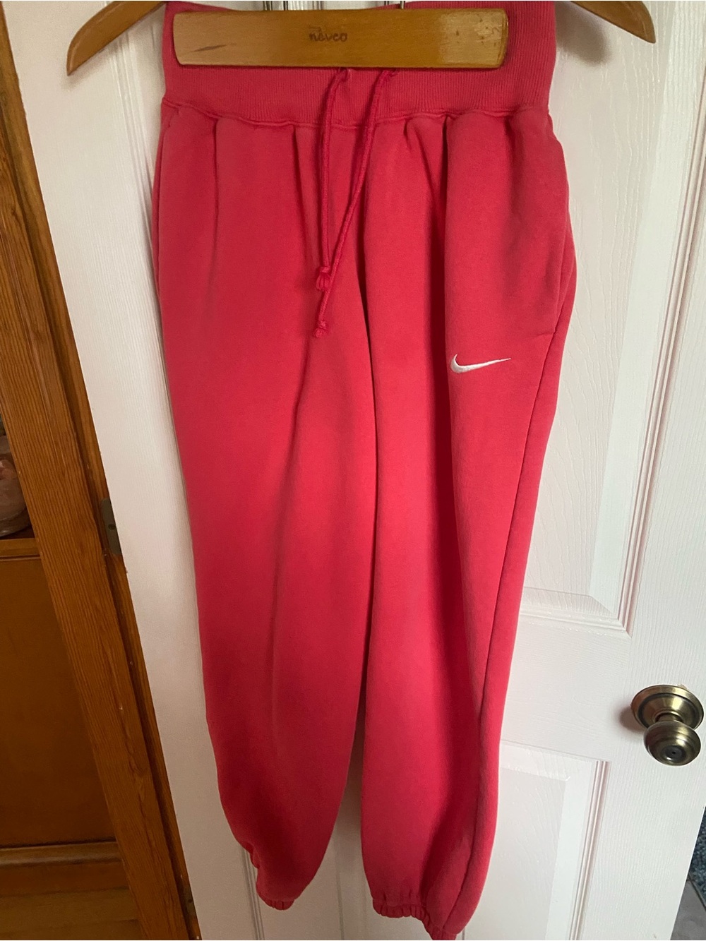 Nike Women’s Pink Fleece Jogger Sweatpants Swoosh Athletic Lounge Pants Large - Picture 4 of 4